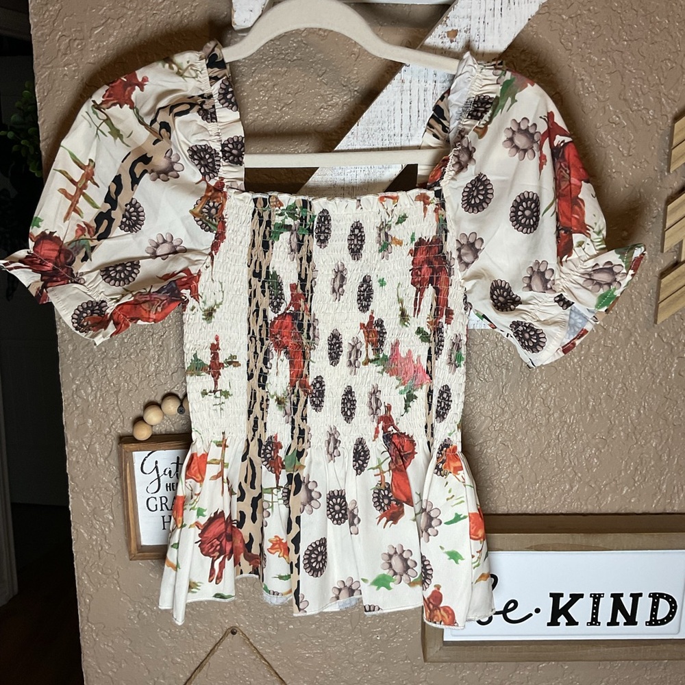 Fashion Express Off the Shoulder Cream Western Conch and Bronco Women’s Medium
